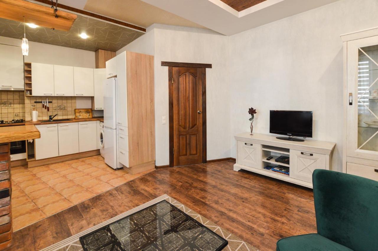 Courtyard Gallery Apartment With Free Parking Kaunas Ngoại thất bức ảnh